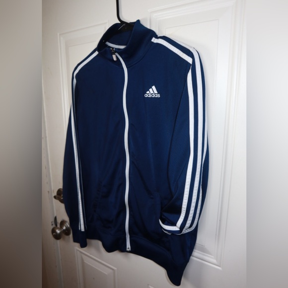 Adidas jacket SIZE YOUTH LARGE - Picture 2 of 3